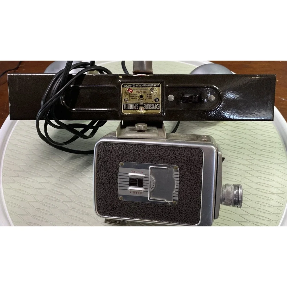 Vintage Kodak Brownie Automatic Movie Camera F/2.3 w/2-Lamp Movie Lights Untestd